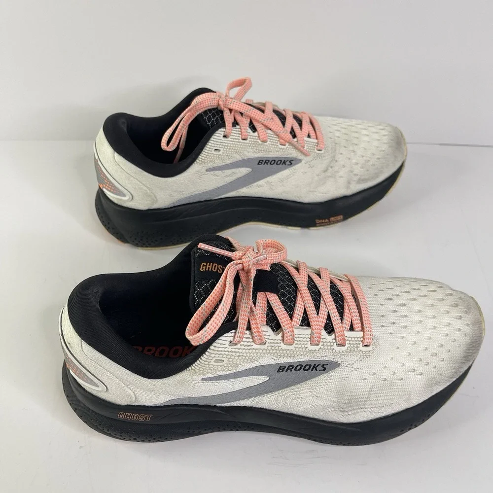 Brooks Women's  Ghost 16 1104181D157 White Running Shoes Sneakers Size 8.5